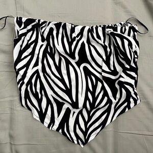 Final Touch Black and White Leaf Pattern tube Top